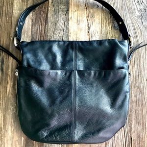 B. Makowsky black leather purse